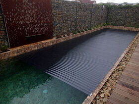 Lamelové zakrytí bazénu